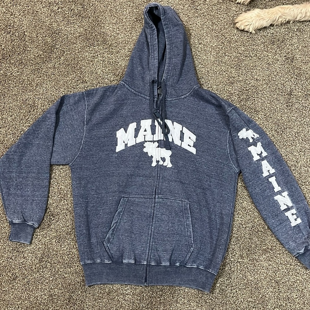 Woman’s Maine Zip Up